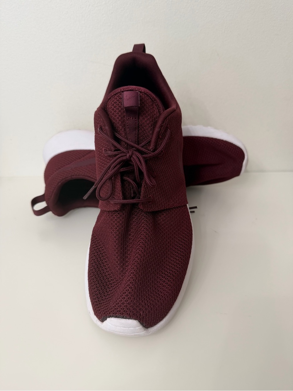 Nike Men’s Maroon Mesh Athletic Sneakers with White Soles Size 11.5 - Picture 2 of 10